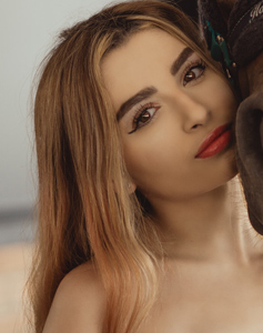 27 Year Old Medellin, Colombia Woman